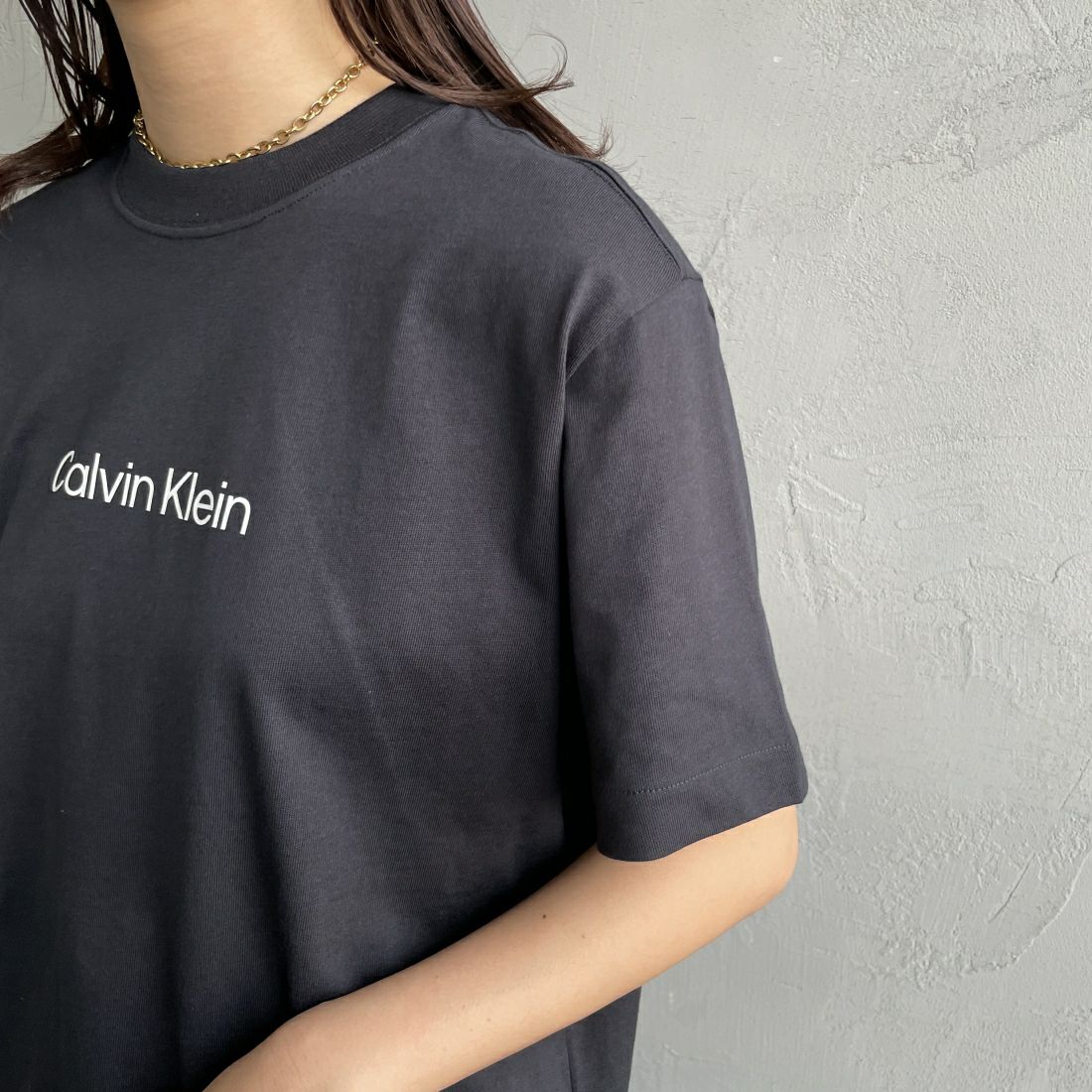 Calvin Klein [カルバンクライン] ロゴプリントボクシーTシャツ [40WH113] BAE &&モデル身長：163cm 着用サイズ：S&&
