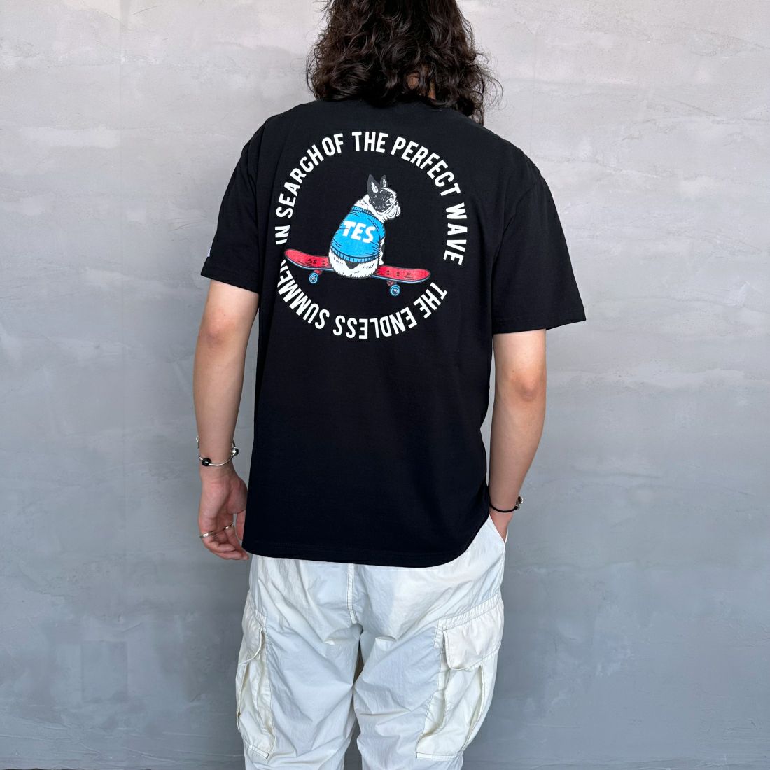 The Endless Summer [エンドレスサマー] 別注 サークルBUHI バックプリントTシャツ [FH-24574502-JF] 01 BLACK &&モデル身長：173cm 着用サイズ：L&&