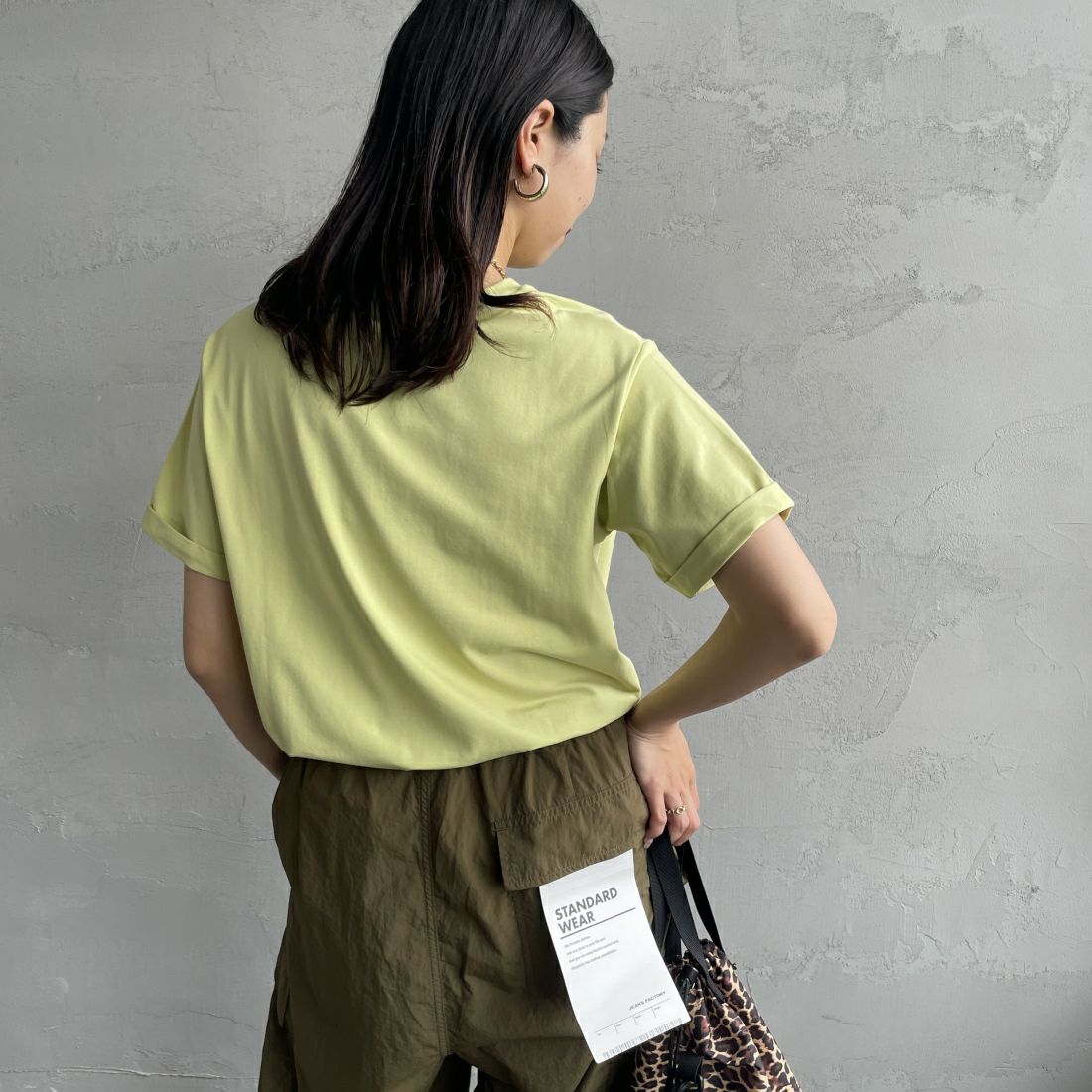 Maison de L'allure [メゾン ドゥ ラリュール] エンボスロゴTシャツ [24112024] 36 LIME &&モデル身長：163cm 着用サイズ：F&&