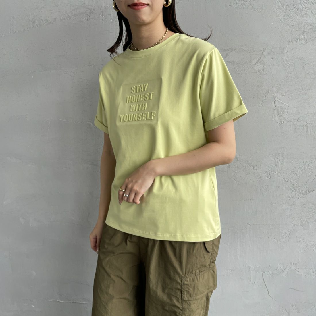 Maison de L'allure [メゾン ドゥ ラリュール] エンボスロゴTシャツ [24112024] 36 LIME &&モデル身長：163cm 着用サイズ：F&&