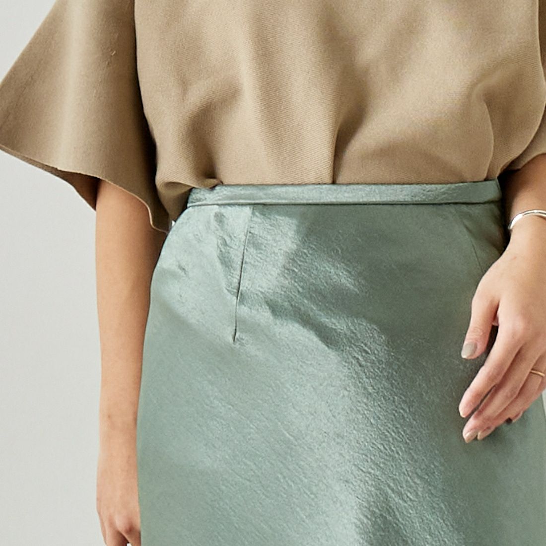 dolly-sean [ドリーシーン] クレーターサテン バイヤスフレアスカート [M-8110] 720 ｸﾞﾘｰﾝ