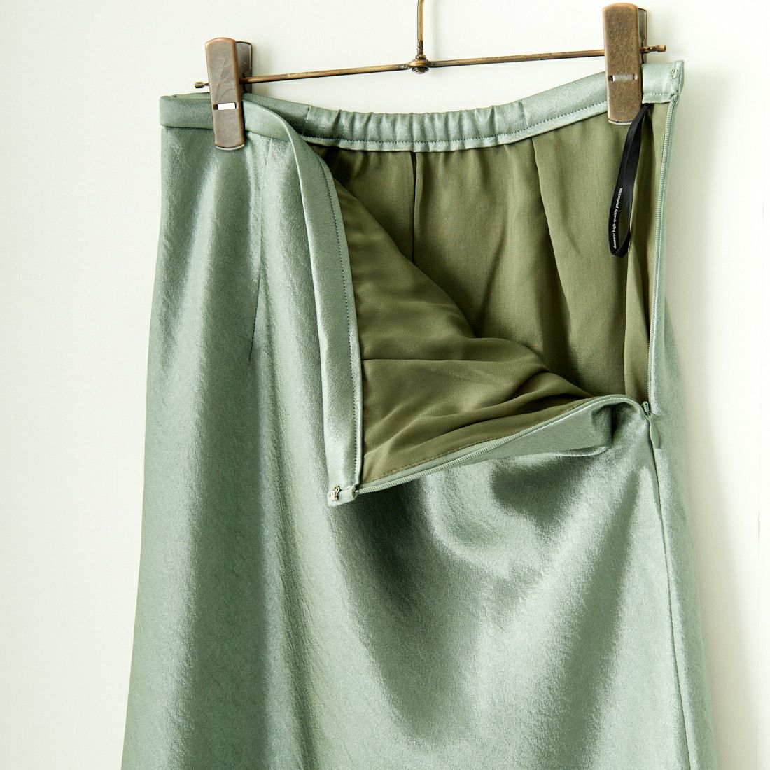 dolly-sean [ドリーシーン] クレーターサテン バイヤスフレアスカート [M-8110] 720 ｸﾞﾘｰﾝ