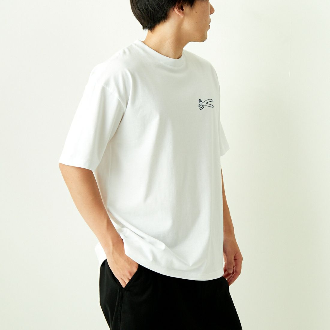 DENHAM [デンハム] チェーンTシャツ [CHAIN-TEE] WHITE &&モデル身長：173cm 着用サイズ：M&&