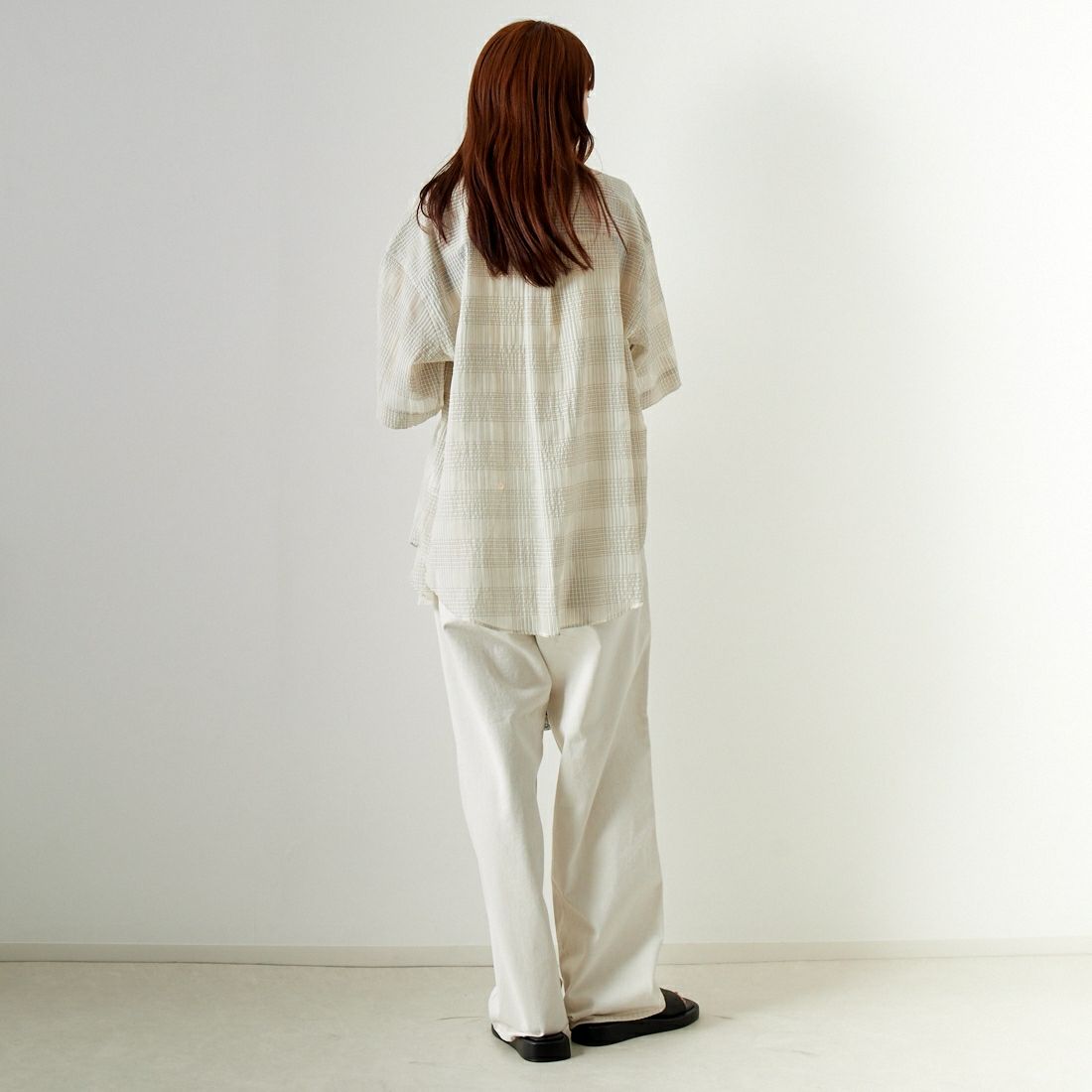 THE SHINZONE [ザ シンゾーン] シアーワイドシャツ [24MMSBL12] 02 ECRU &&モデル身長：167cm 着用サイズ：F0&&
