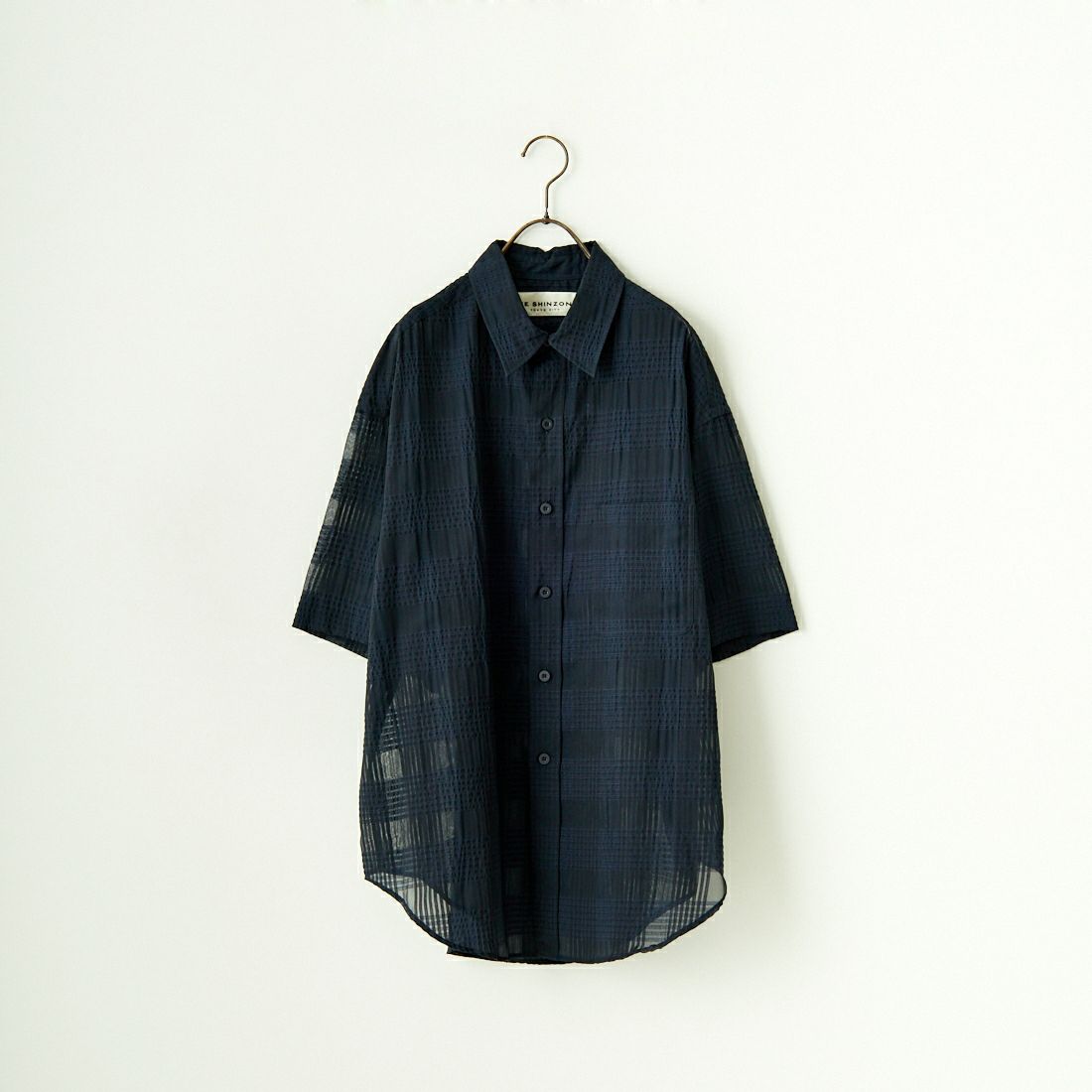 THE SHINZONE [ザ シンゾーン] シアーワイドシャツ [24MMSBL12] 85 NAVY &&モデル身長：167cm 着用サイズ：F0&&