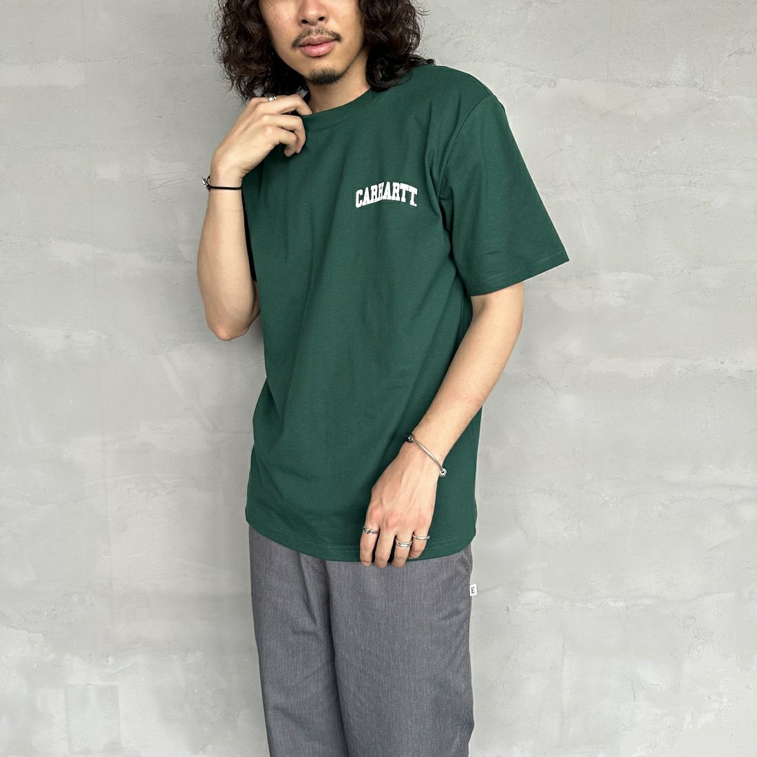 carhartt WIP [カーハートダブリューアイピー] ユニバーシティスクリプトTシャツ [I028991] CHERVIL/WH &&モデル身長：173cm 着用サイズ：M&&