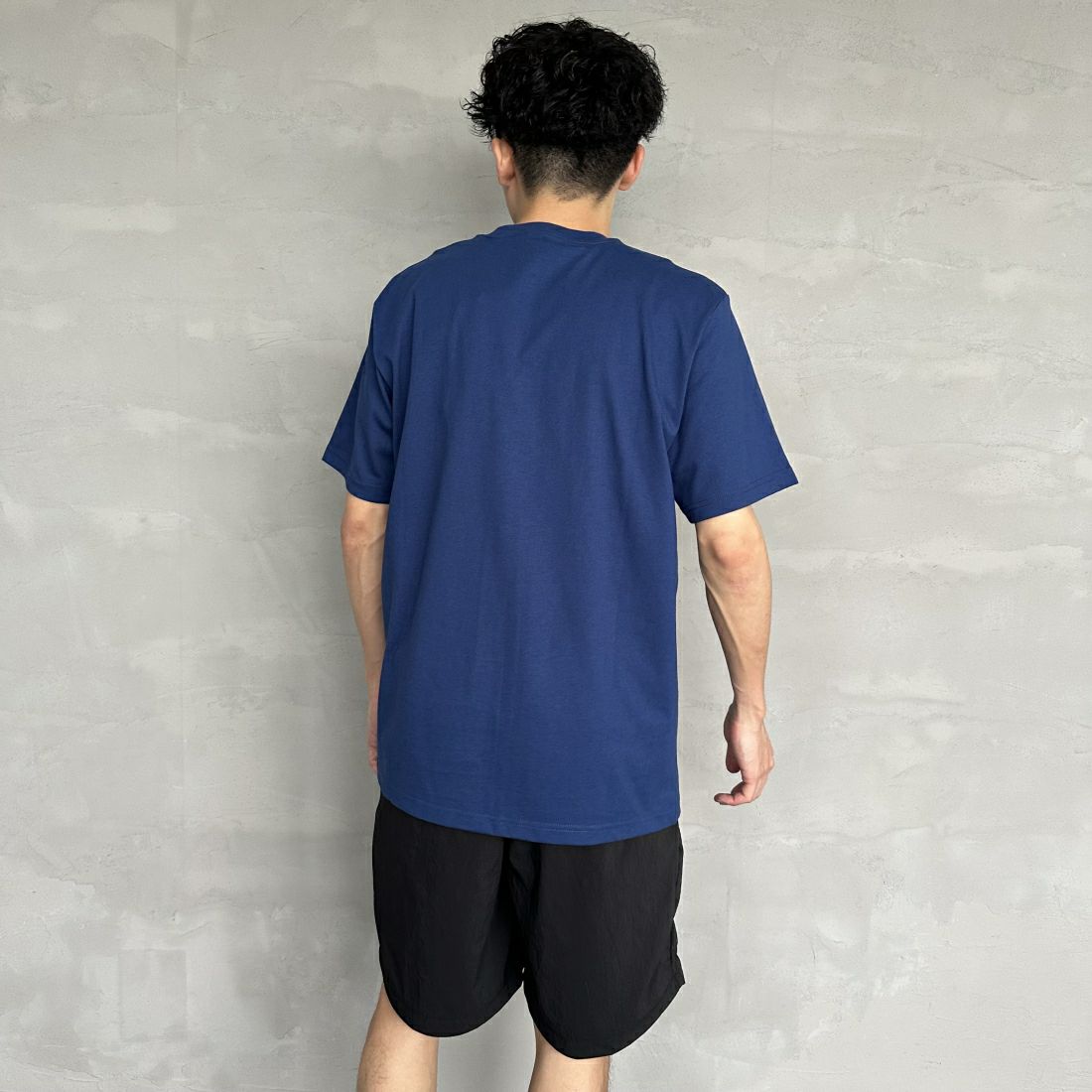 carhartt WIP [カーハートダブリューアイピー] ユニバーシティスクリプトTシャツ [I028991] ELDER/WHIT &&モデル身長：168cm 着用サイズ：M&&