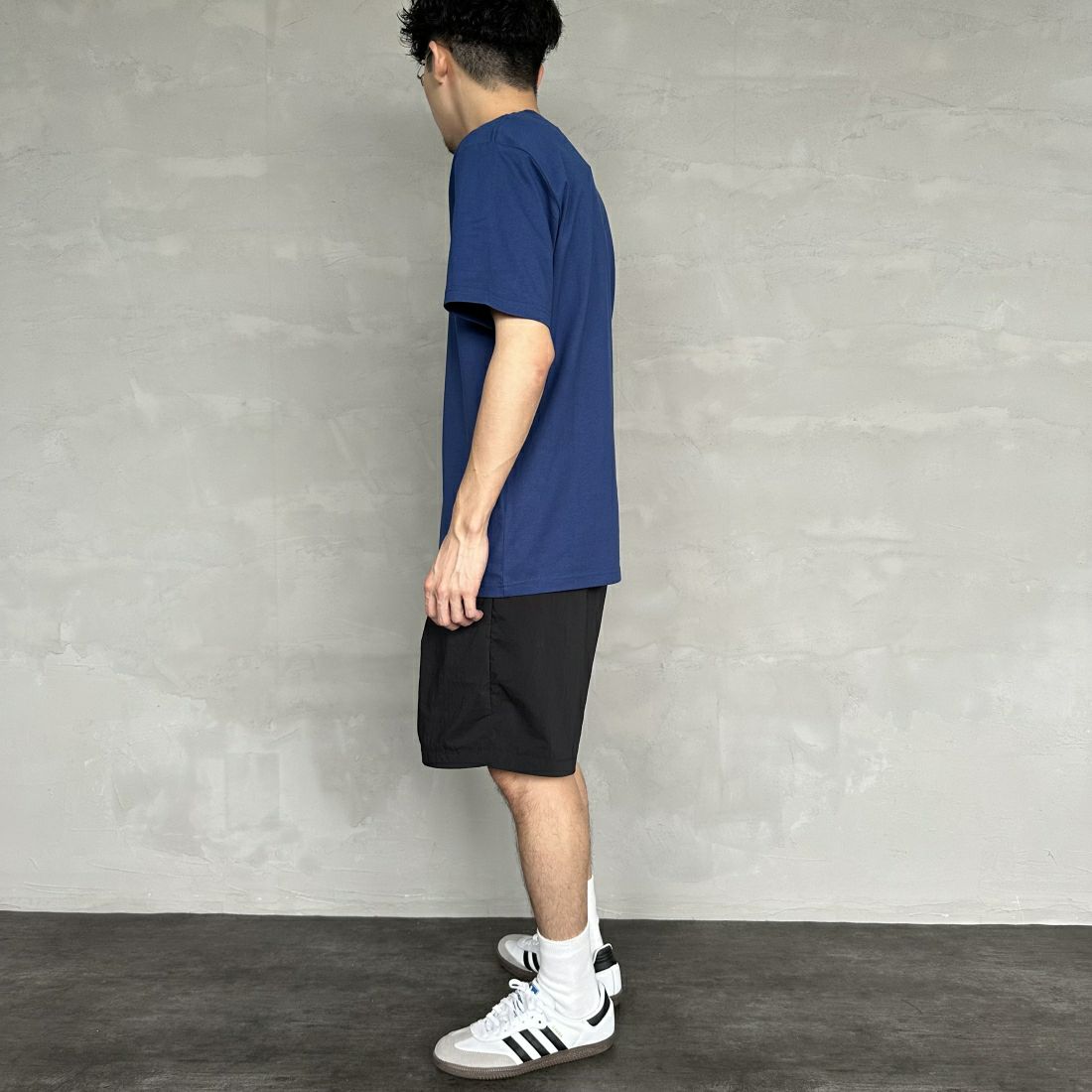 carhartt WIP [カーハートダブリューアイピー] ユニバーシティスクリプトTシャツ [I028991] ELDER/WHIT &&モデル身長：168cm 着用サイズ：M&&