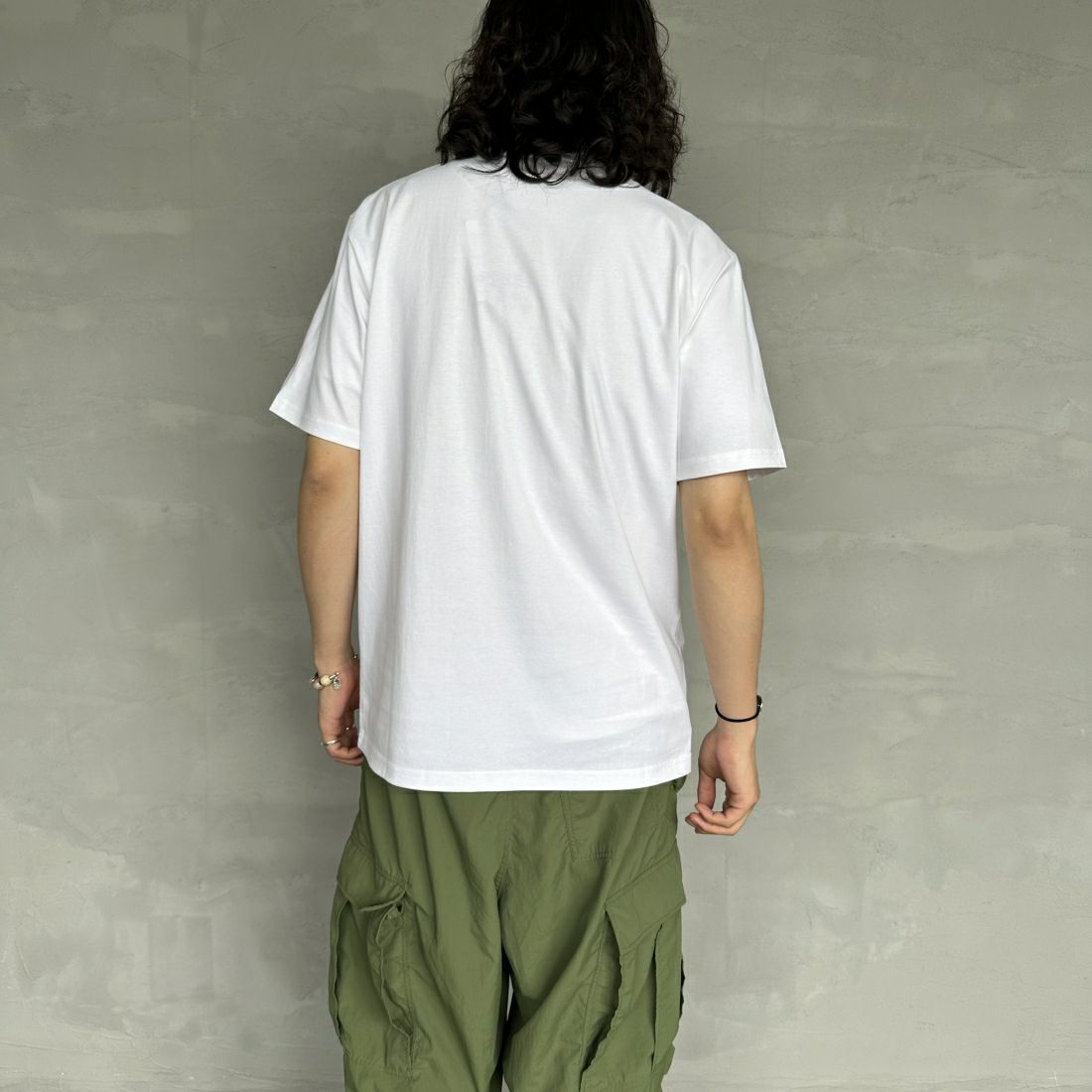 carhartt WIP [カーハートダブリューアイピー] ユニバーシティスクリプトTシャツ [I028991] WHITE/BLAC &&モデル身長：173cm 着用サイズ：M&&