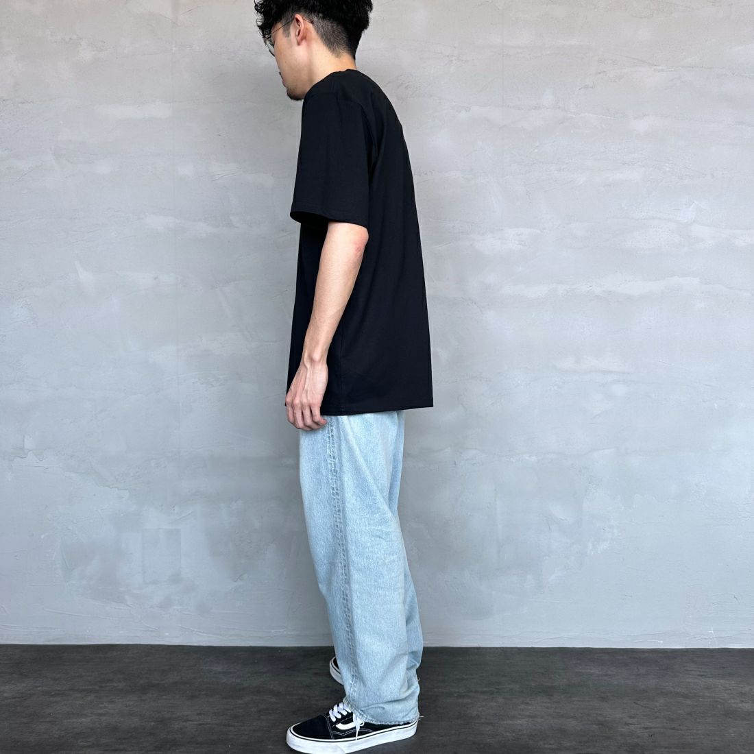 carhartt WIP [カーハートダブリューアイピー] ユニバーシティスクリプトTシャツ [I028991] BLACK/WHIT &&モデル身長：168cm 着用サイズ：L&&