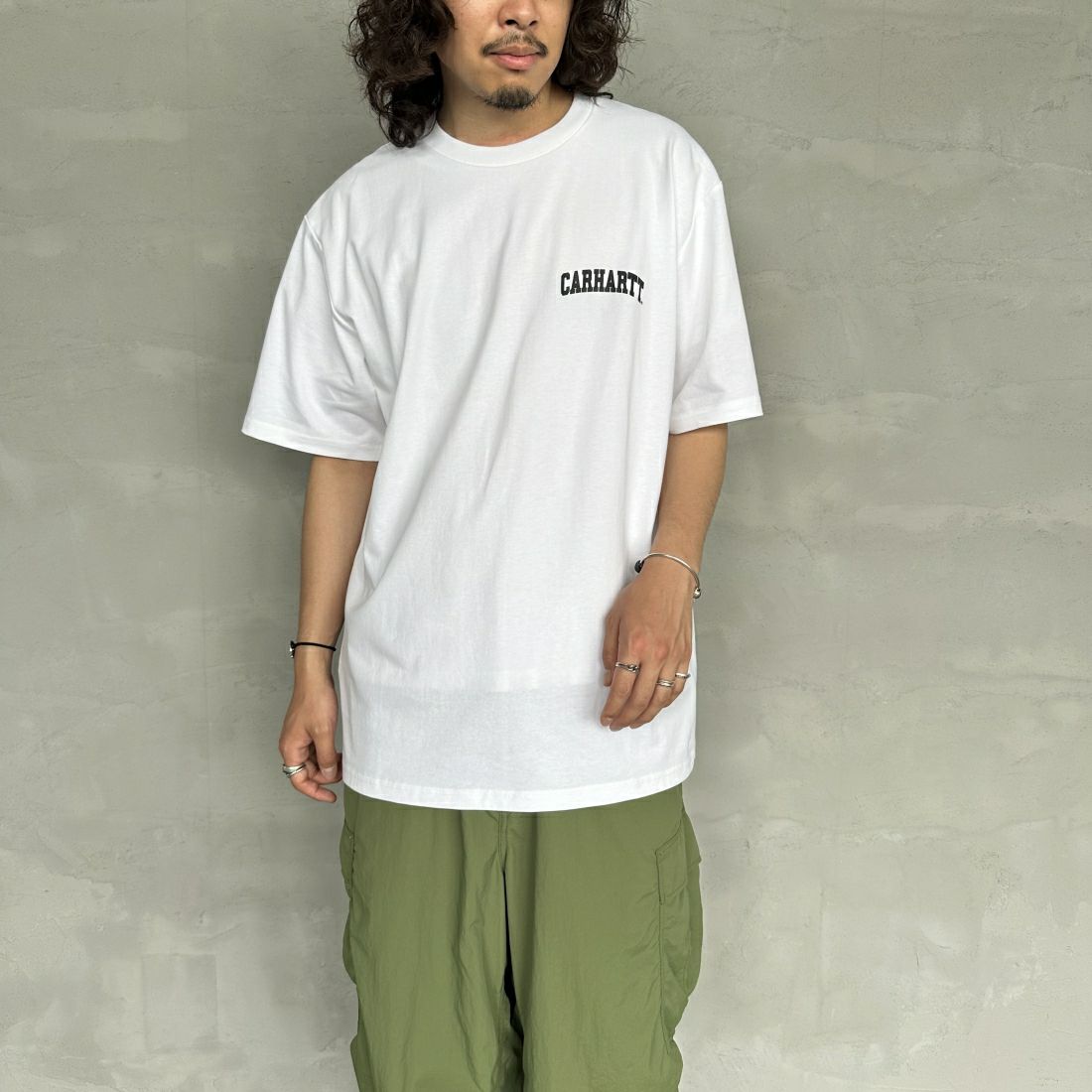 carhartt WIP [カーハートダブリューアイピー] ユニバーシティスクリプトTシャツ [I028991] WHITE/BLAC &&モデル身長：173cm 着用サイズ：XL&&