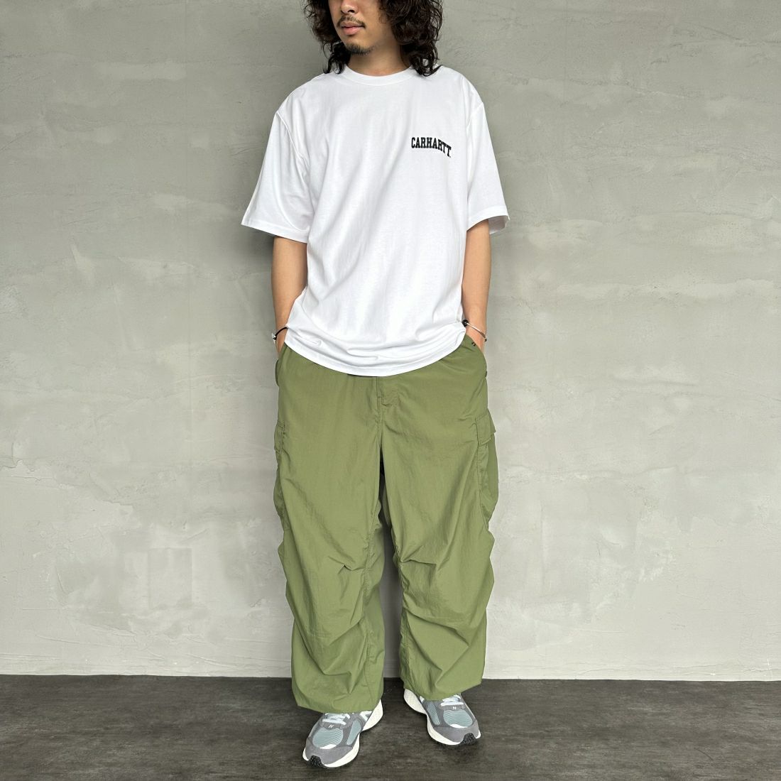 carhartt WIP [カーハートダブリューアイピー] ユニバーシティスクリプトTシャツ [I028991] WHITE/BLAC &&モデル身長：173cm 着用サイズ：XL&&