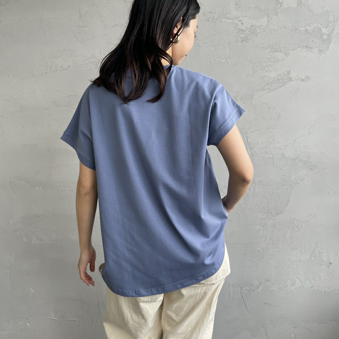 Maison de L'allure [メゾン ドゥ ラリュール] 光沢ラバーロゴプリントTシャツ [24112025] 12 BLUE &&モデル身長：163cm 着用サイズ：F&&