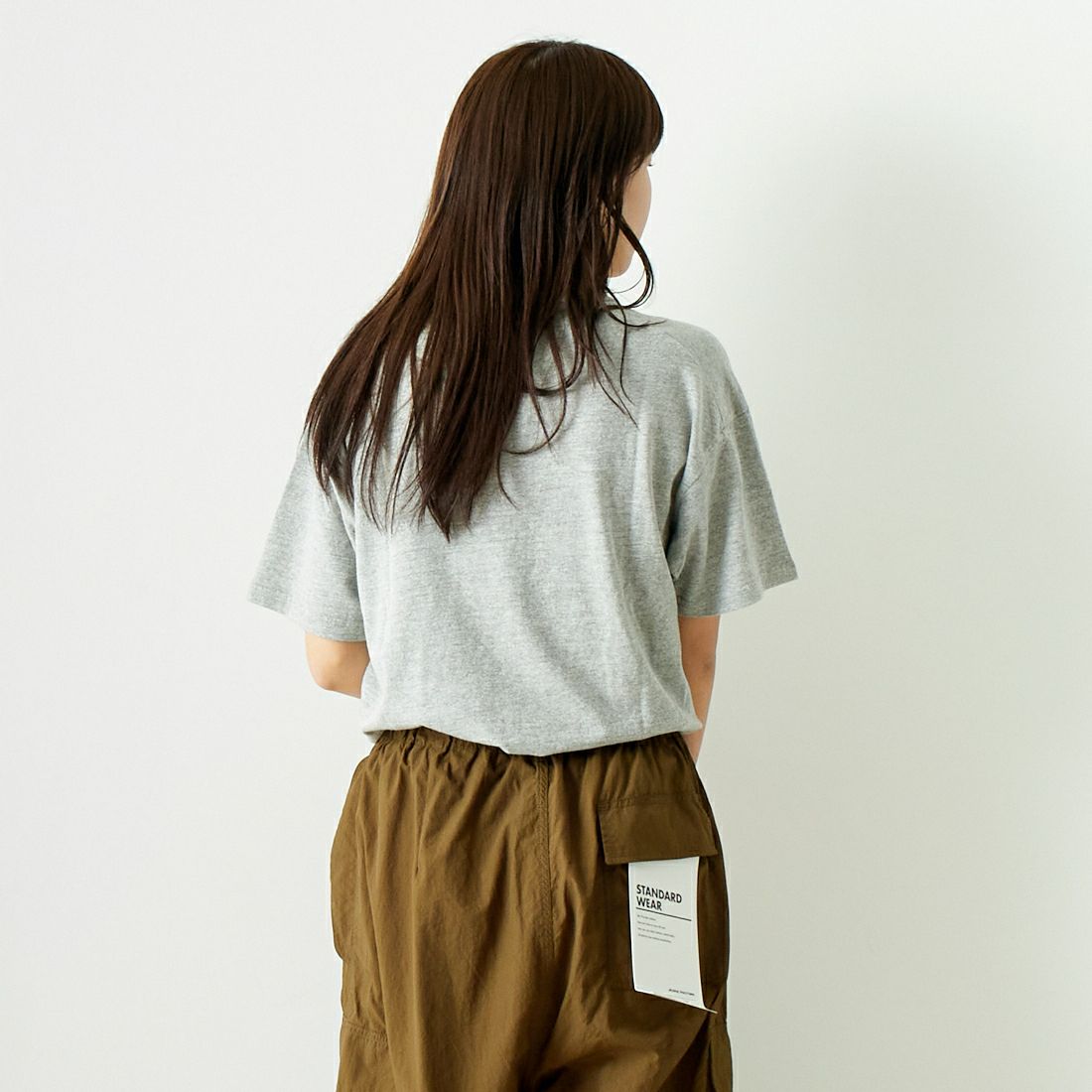 THE NORTH FACE PURPLE LABEL [ザ ノースフェイス パープルレーベル] コットンレーヨン フィールドグラフィックTシャツ [NT3428N] Z MIX GRAY &&モデル身長：167cm 着用サイズ：WS&&
