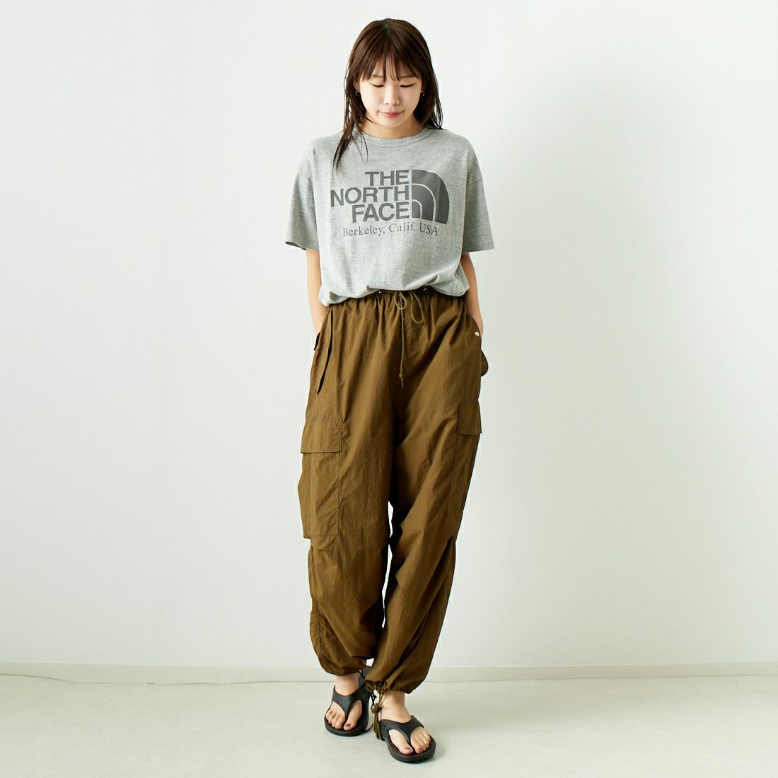 THE NORTH FACE PURPLE LABEL [ザ ノースフェイス パープルレーベル] コットンレーヨン フィールドグラフィックTシャツ [NT3428N] Z MIX GRAY &&モデル身長：167cm 着用サイズ：WS&&