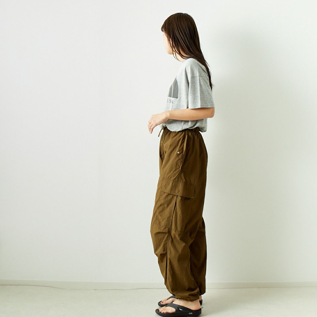 THE NORTH FACE PURPLE LABEL [ザ ノースフェイス パープルレーベル] コットンレーヨン フィールドグラフィックTシャツ [NT3428N] Z MIX GRAY &&モデル身長：167cm 着用サイズ：WS&&