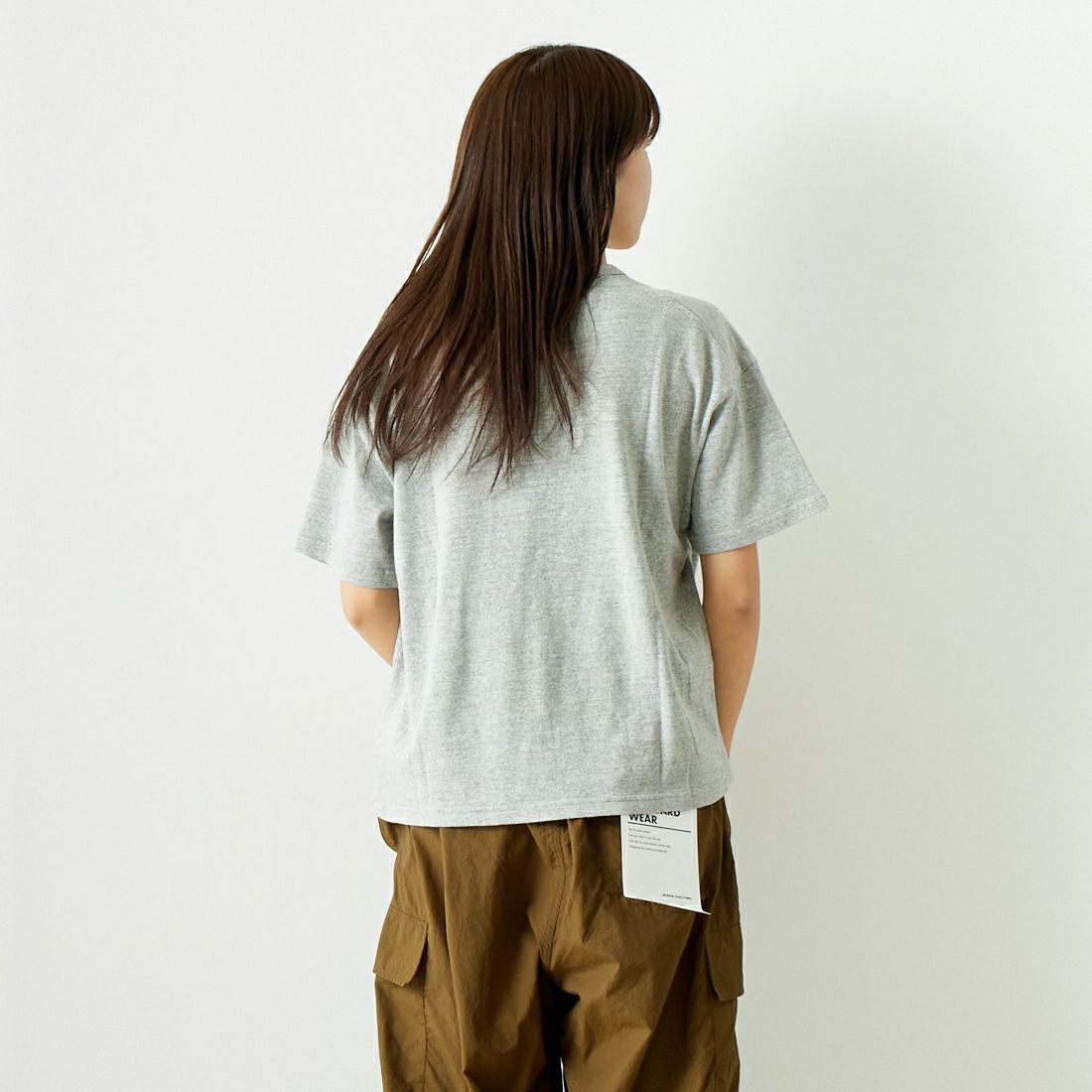 THE NORTH FACE PURPLE LABEL [ザ ノースフェイス パープルレーベル] コットンレーヨン フィールドグラフィックTシャツ [NT3428N] Z MIX GRAY &&モデル身長：167cm 着用サイズ：WS&&