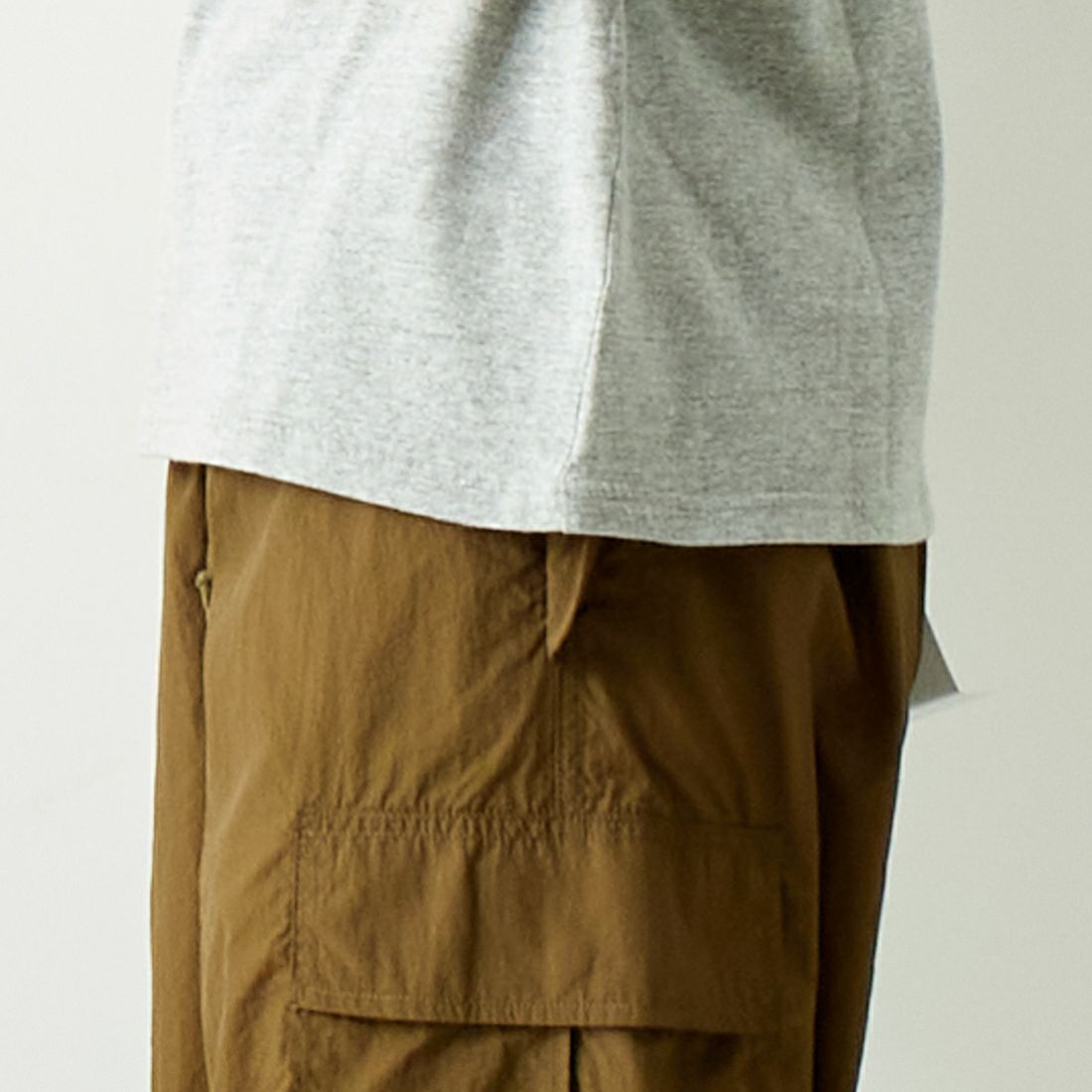 THE NORTH FACE PURPLE LABEL [ザ ノースフェイス パープルレーベル] コットンレーヨン フィールドグラフィックTシャツ [NT3428N] Z MIX GRAY &&モデル身長：167cm 着用サイズ：WS&&