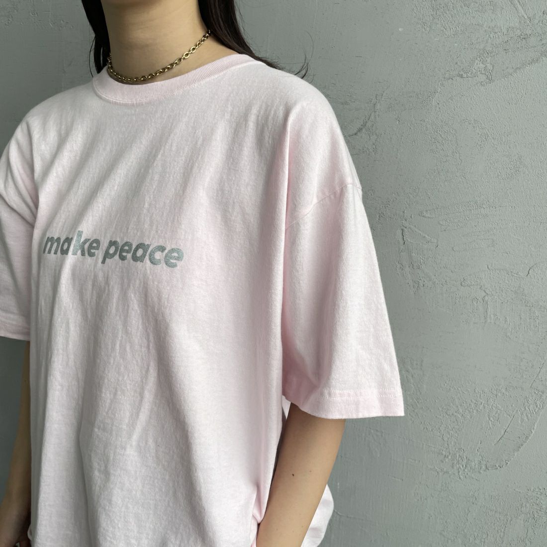 FUNG [ファング] MAKE PEACE カットオフプリントTシャツ [MAKE-PEACE] L.PINK &&モデル身長：163cm 着用サイズ：M&&