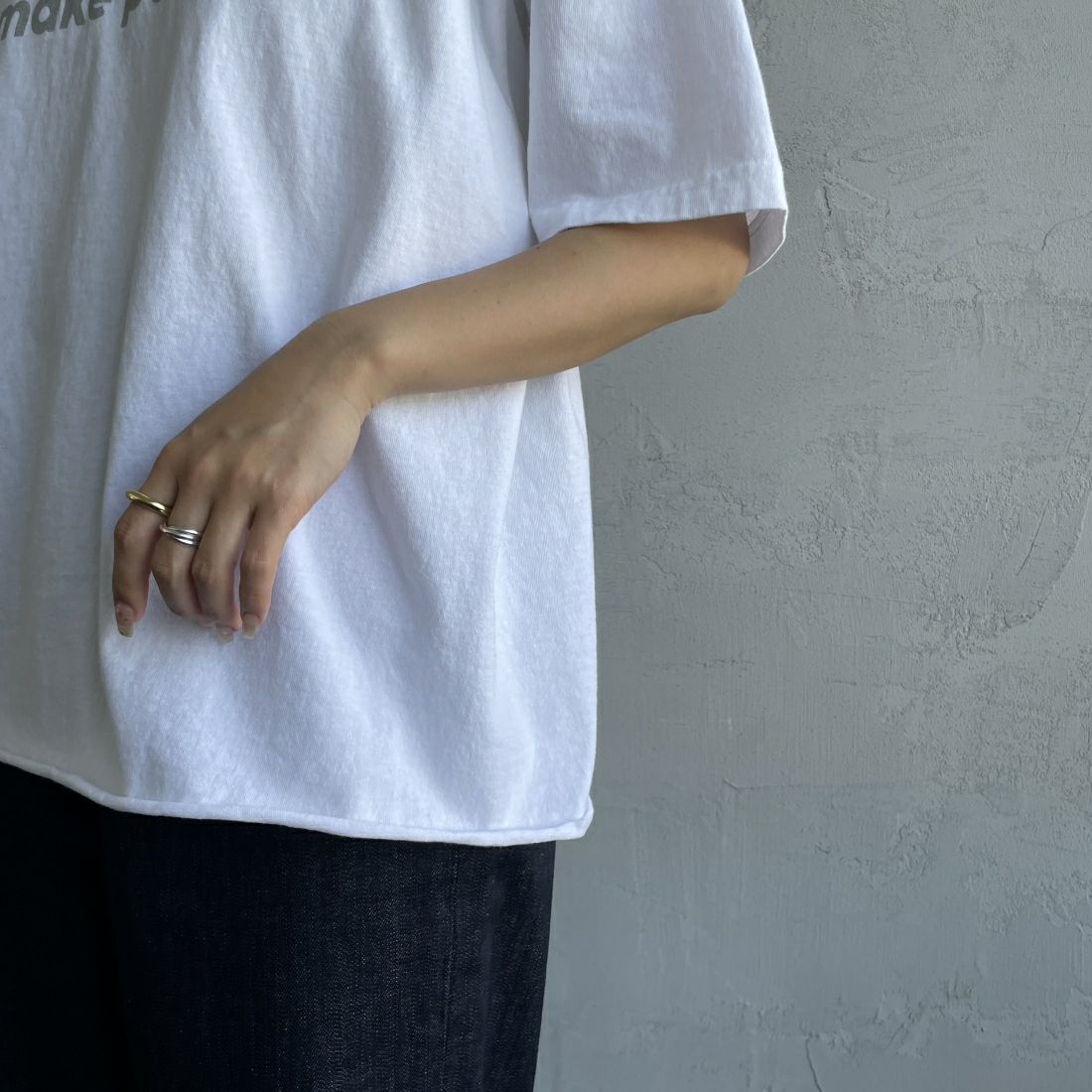 FUNG [ファング] MAKE PEACE カットオフプリントTシャツ [MAKE-PEACE] WHITE/SILV &&モデル身長：163cm 着用サイズ：M&&
