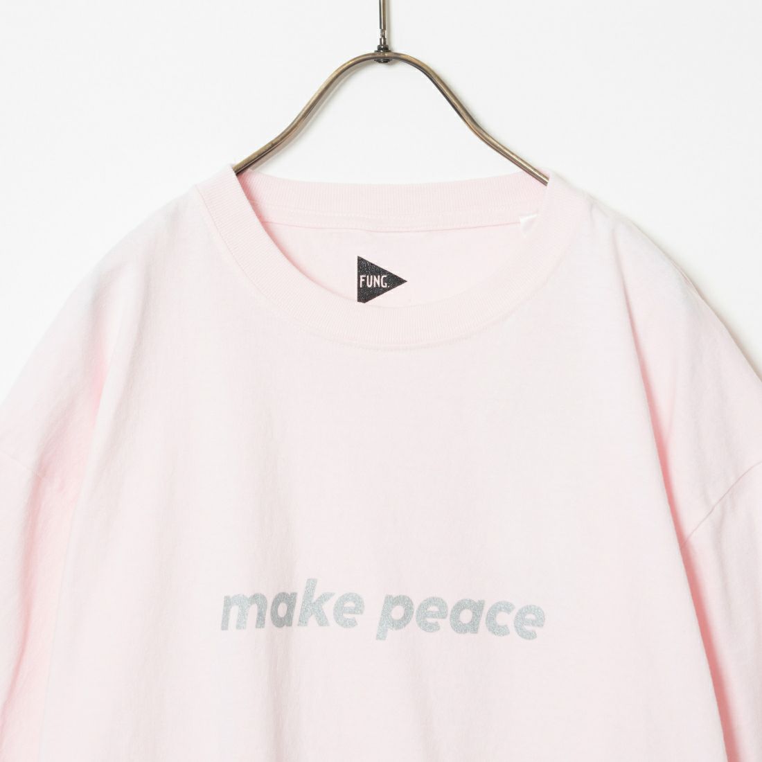 FUNG [ファング] MAKE PEACE カットオフプリントTシャツ [MAKE-PEACE] L.PINK