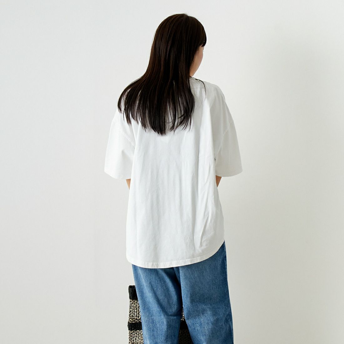 Commencement [コメンスメント] VネックラウンドTシャツ [C-262] WHITE &&モデル身長：167cm 着用サイズ：F&&