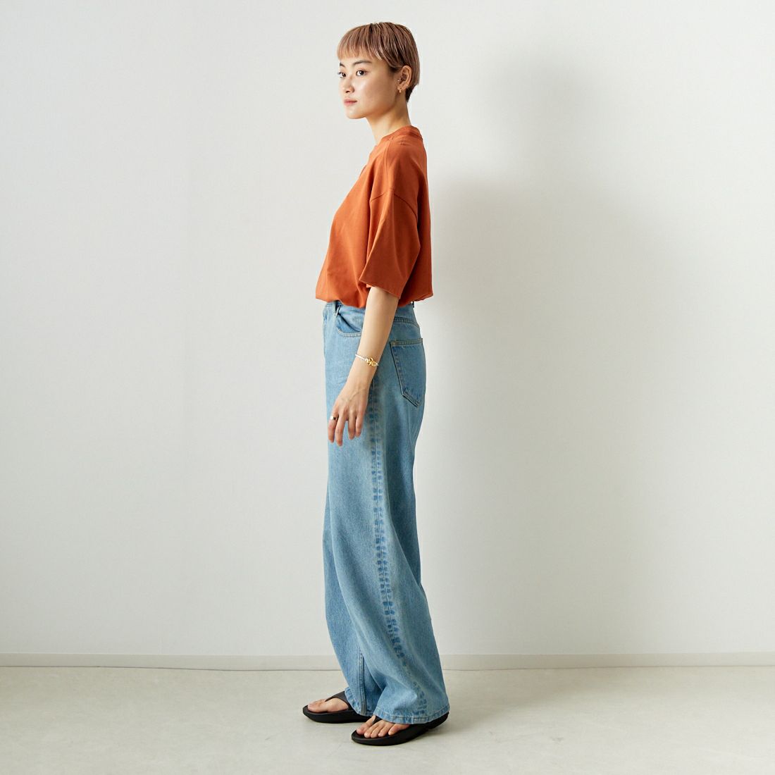NIKE [ナイキ] ウィメンズ オーバーサイズショートスリーブTシャツ [DX7911] 840 ﾊﾞｰﾝﾄｻ&&モデル身長：160cm 着用サイズ：S&&