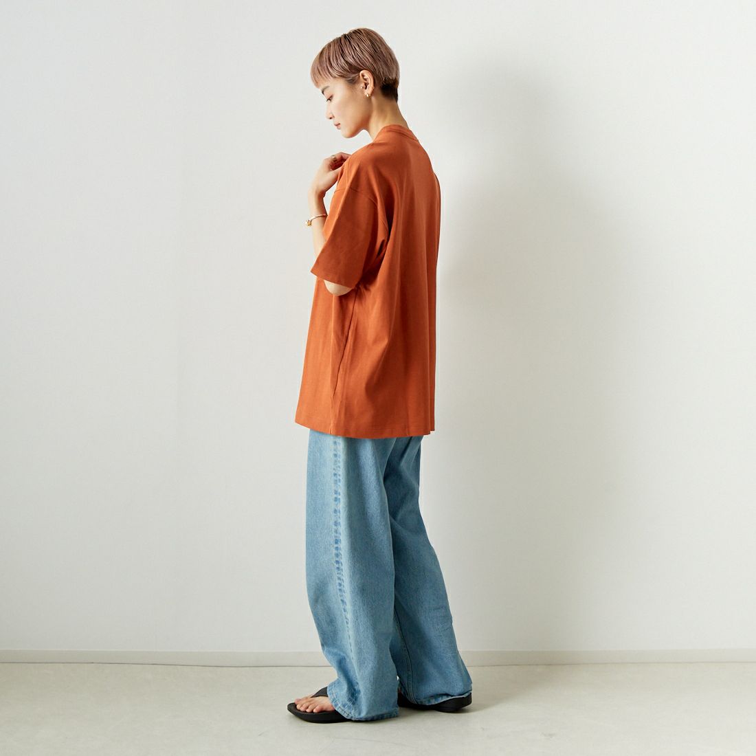 NIKE [ナイキ] ウィメンズ オーバーサイズショートスリーブTシャツ [DX7911] 840 ﾊﾞｰﾝﾄｻ&&モデル身長：160cm 着用サイズ：S&&