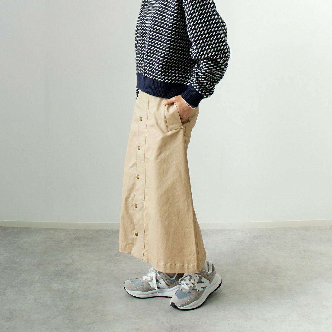 Barbour [バブアー] ロングレングススカート [241LSKG001] BEIGE &&モデル身長：160cm 着用サイズ：S&&