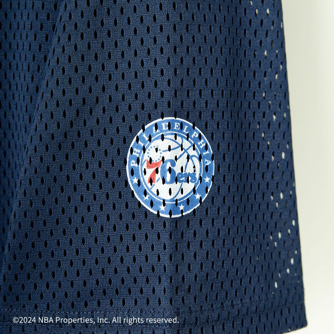 OFF THE COURT BY NBA [オフ ザ コート バイ エヌビーエー] 別注 メッシュTシャツ [JF-24SS-001-JF] NVY 76ERS