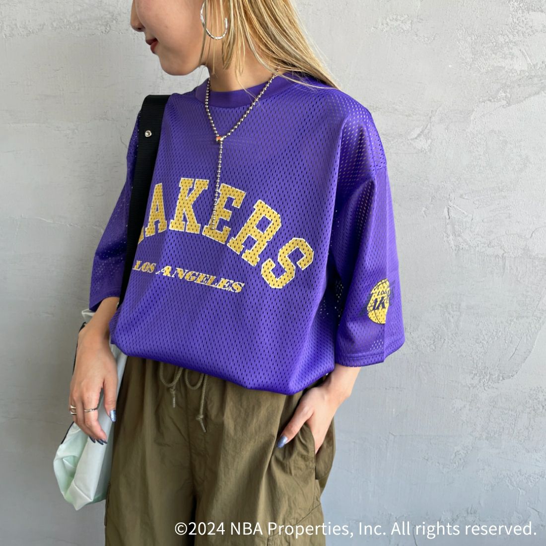 OFF THE COURT BY NBA [オフ ザ コート バイ エヌビーエー] 別注 メッシュTシャツ [JF-24SS-001-JF] PPL LAKERS &&モデル身長：156cm 着用サイズ：S&&