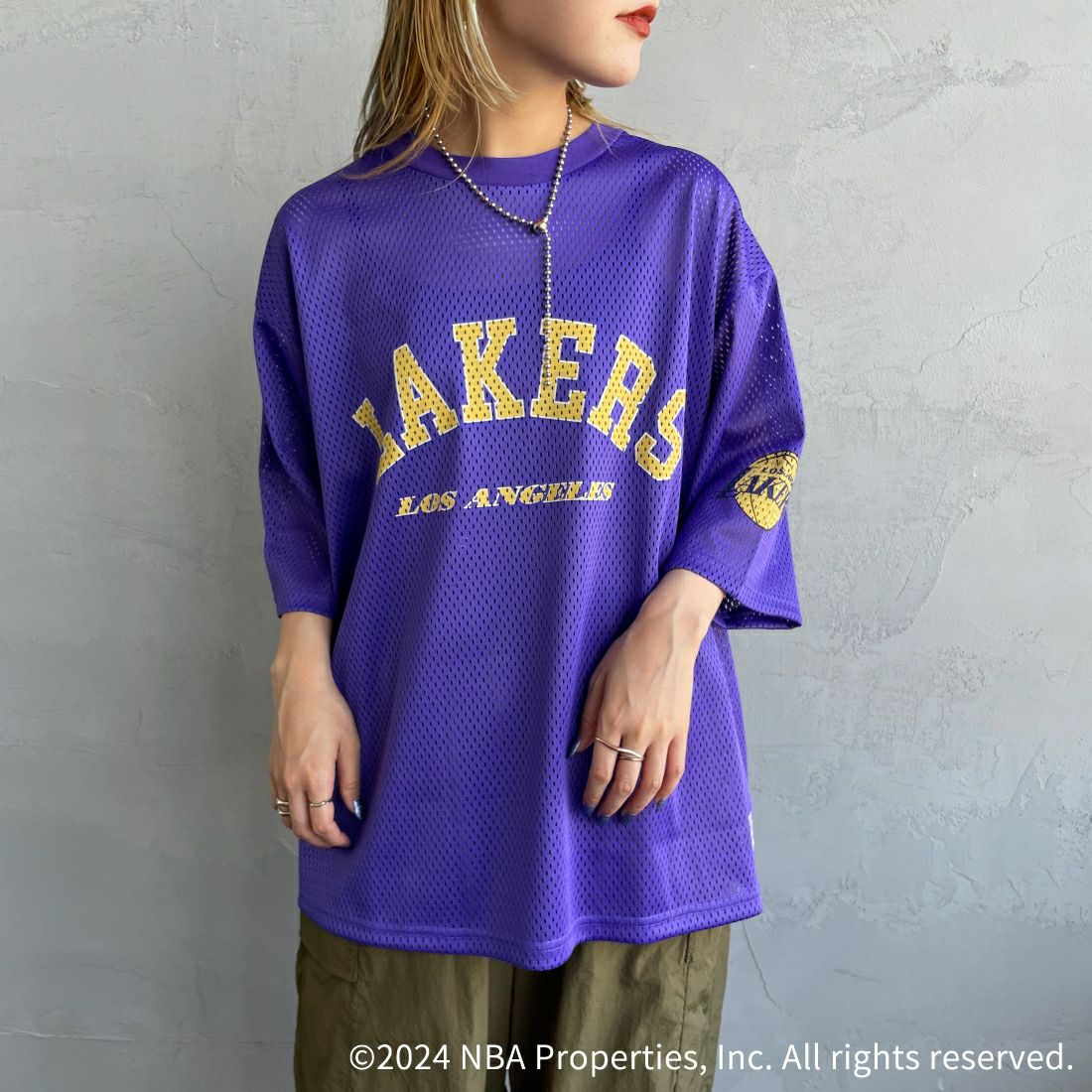 OFF THE COURT BY NBA [オフ ザ コート バイ エヌビーエー] 別注 メッシュTシャツ [JF-24SS-001-JF] PPL LAKERS &&モデル身長：156cm 着用サイズ：S&&