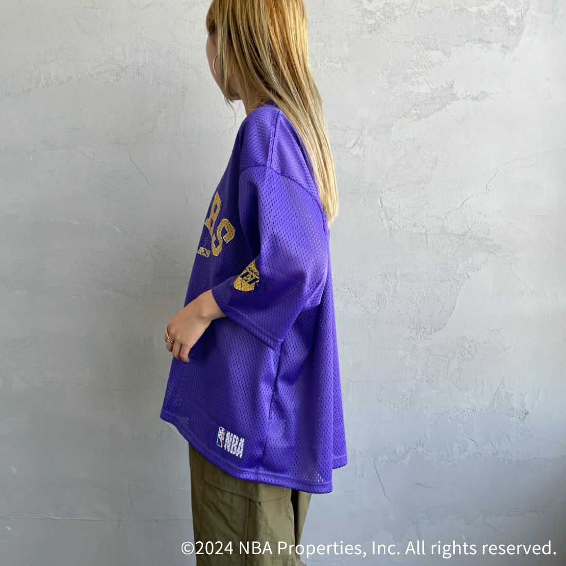 OFF THE COURT BY NBA [オフ ザ コート バイ エヌビーエー] 別注 メッシュTシャツ [JF-24SS-001-JF] PPL LAKERS &&モデル身長：156cm 着用サイズ：S&&