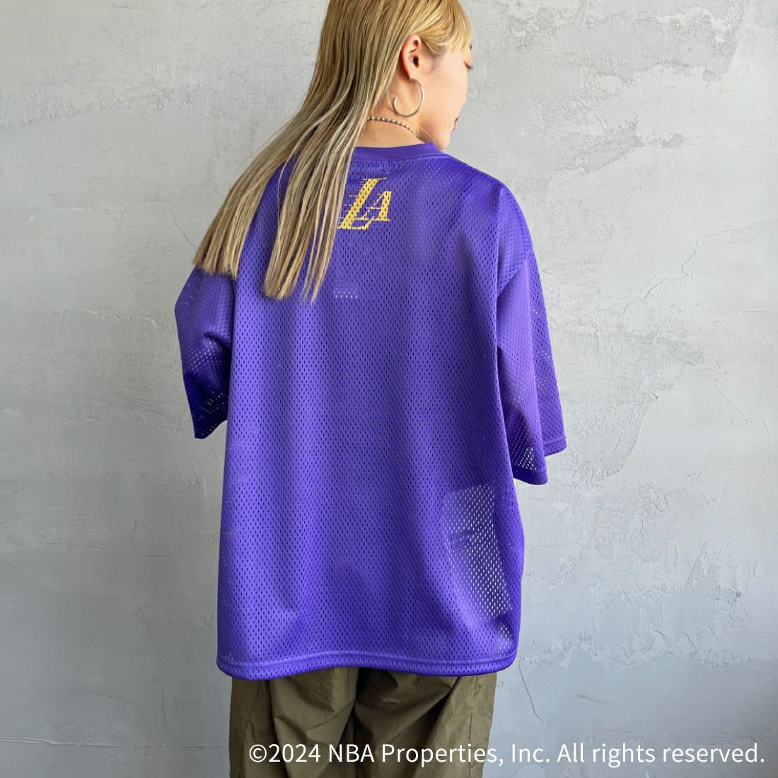 OFF THE COURT BY NBA [オフ ザ コート バイ エヌビーエー] 別注 メッシュTシャツ [JF-24SS-001-JF] PPL LAKERS &&モデル身長：156cm 着用サイズ：S&&