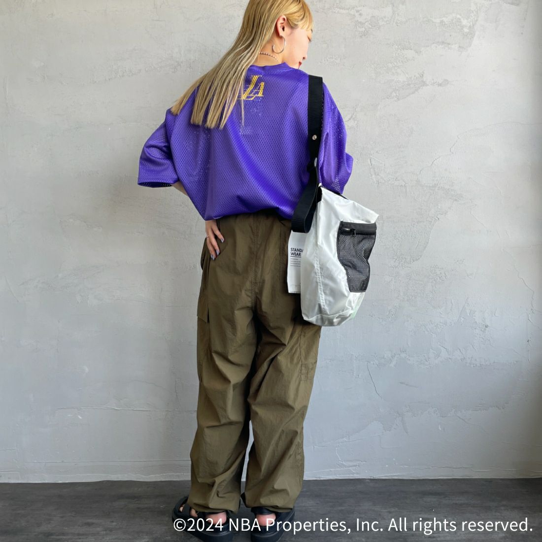 OFF THE COURT BY NBA [オフ ザ コート バイ エヌビーエー] 別注 メッシュTシャツ [JF-24SS-001-JF] PPL LAKERS &&モデル身長：156cm 着用サイズ：S&&