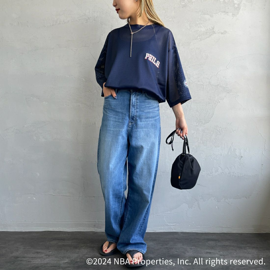 OFF THE COURT BY NBA [オフ ザ コート バイ エヌビーエー] 別注 メッシュTシャツ [JF-24SS-001-JF] NVY 76ERS &&モデル身長：156cm 着用サイズ：S&&