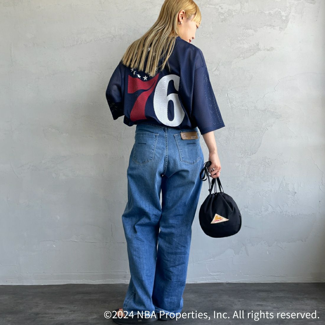 OFF THE COURT BY NBA [オフ ザ コート バイ エヌビーエー] 別注 メッシュTシャツ [JF-24SS-001-JF] NVY 76ERS &&モデル身長：156cm 着用サイズ：S&&