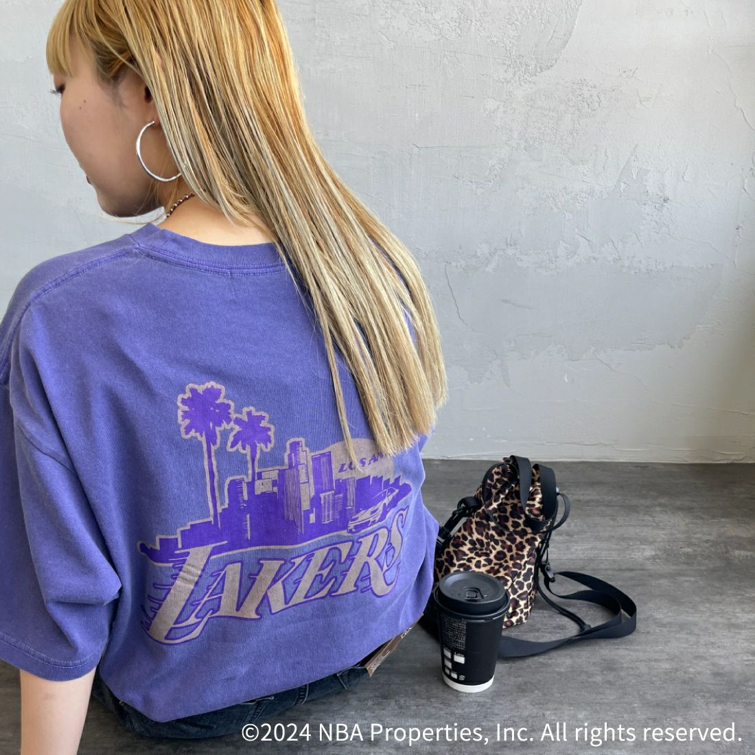 OFF THE COURT BY NBA [オフ ザ コート バイ エヌビーエー] 別注 チームTシャツ [JF-24SS-002-JF] PPL LAKERS &&モデル身長：156cm 着用サイズ：S&&