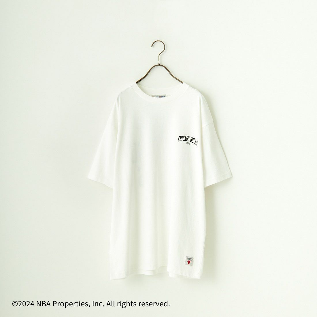 OFF THE COURT BY NBA [オフ ザ コート バイ エヌビーエー] 別注 チームTシャツ [JF-24SS-002-JF] WHT BULLS