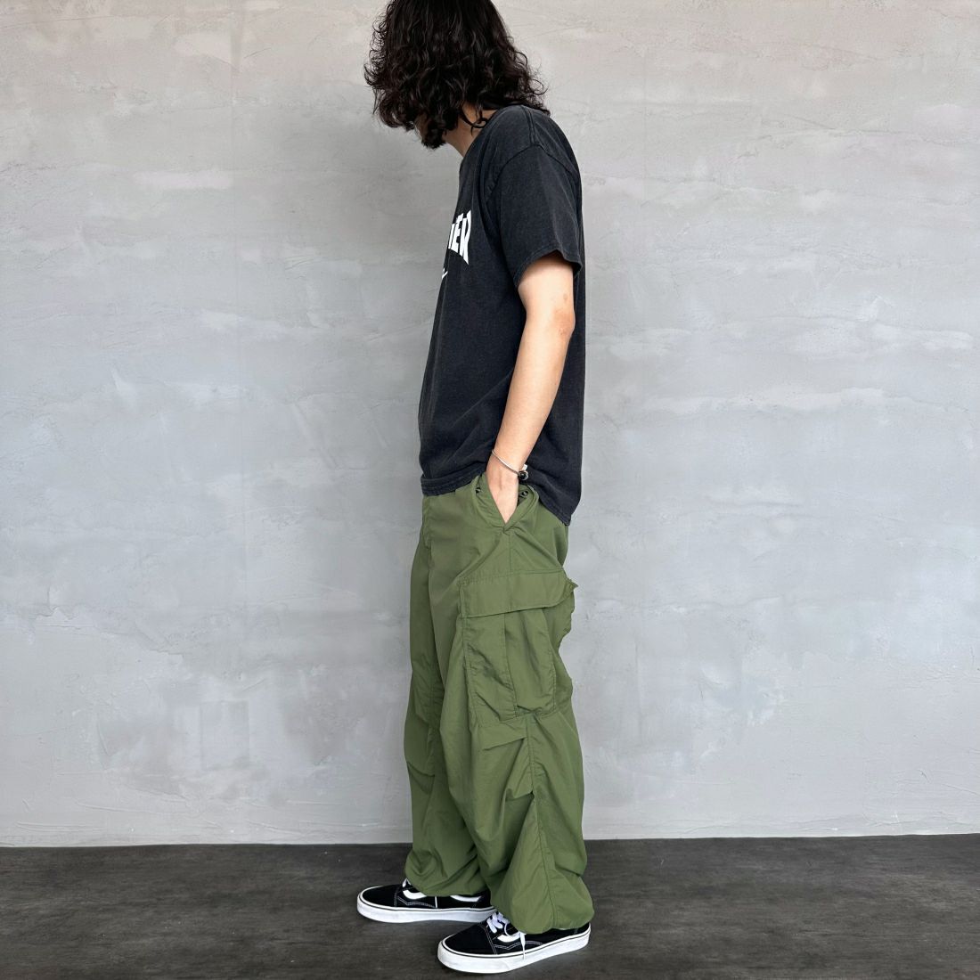 THRASHER [スラッシャー] MAG パウダーフロストTシャツ [TH91107APF] BLK/WHT &&モデル身長：173cm 着用サイズ：L&&