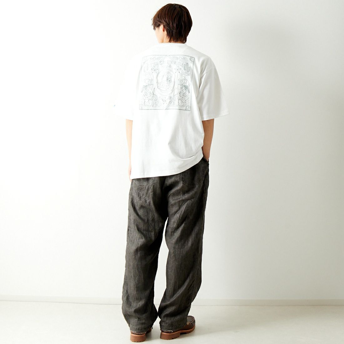 The Endless Summer [エンドレスサマー] バンダナ刺繍 ビッグシルエットTシャツ [C-24574300] 07 WHITE &&モデル身長：179cm 着用サイズ：L&&