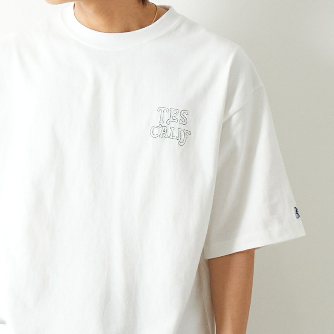 The Endless Summer [エンドレスサマー] バンダナ刺繍 ビッグシルエットTシャツ [C-24574300] 07 WHITE &&モデル身長：179cm 着用サイズ：L&&