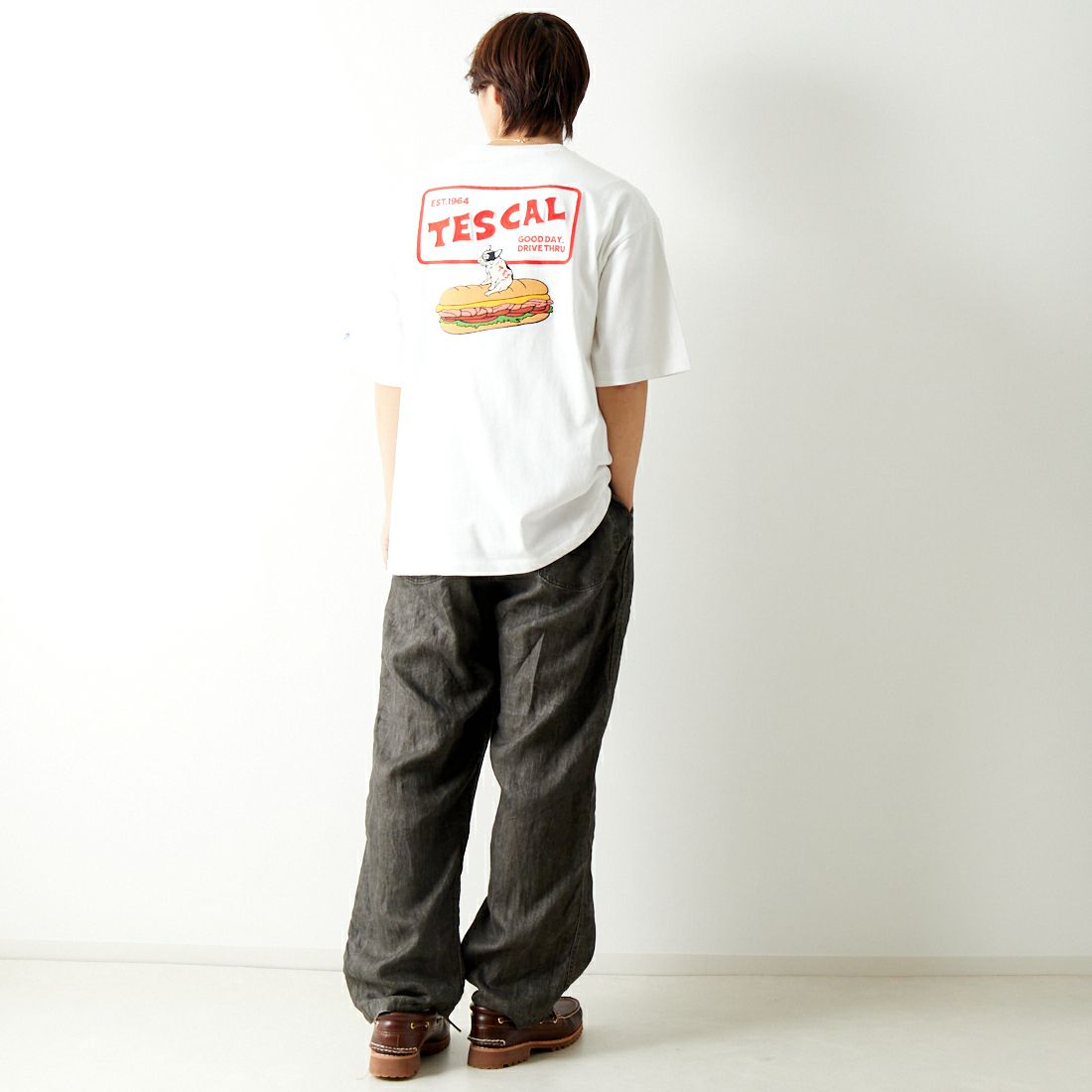 The Endless Summer [エンドレスサマー] ダイナー刺繍 ビッグシルエットTシャツ [C-24574303] 07 WHITE &&モデル身長：179cm 着用サイズ：L&&