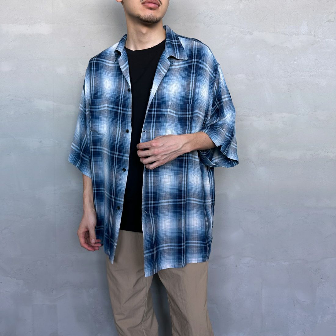 DAN RIVER [ダンリバー] 別注 レーヨンオープンカラーチェックシャツ [DR24S002-JF] BLUE &&モデル身長：168cm 着用サイズ：M&&