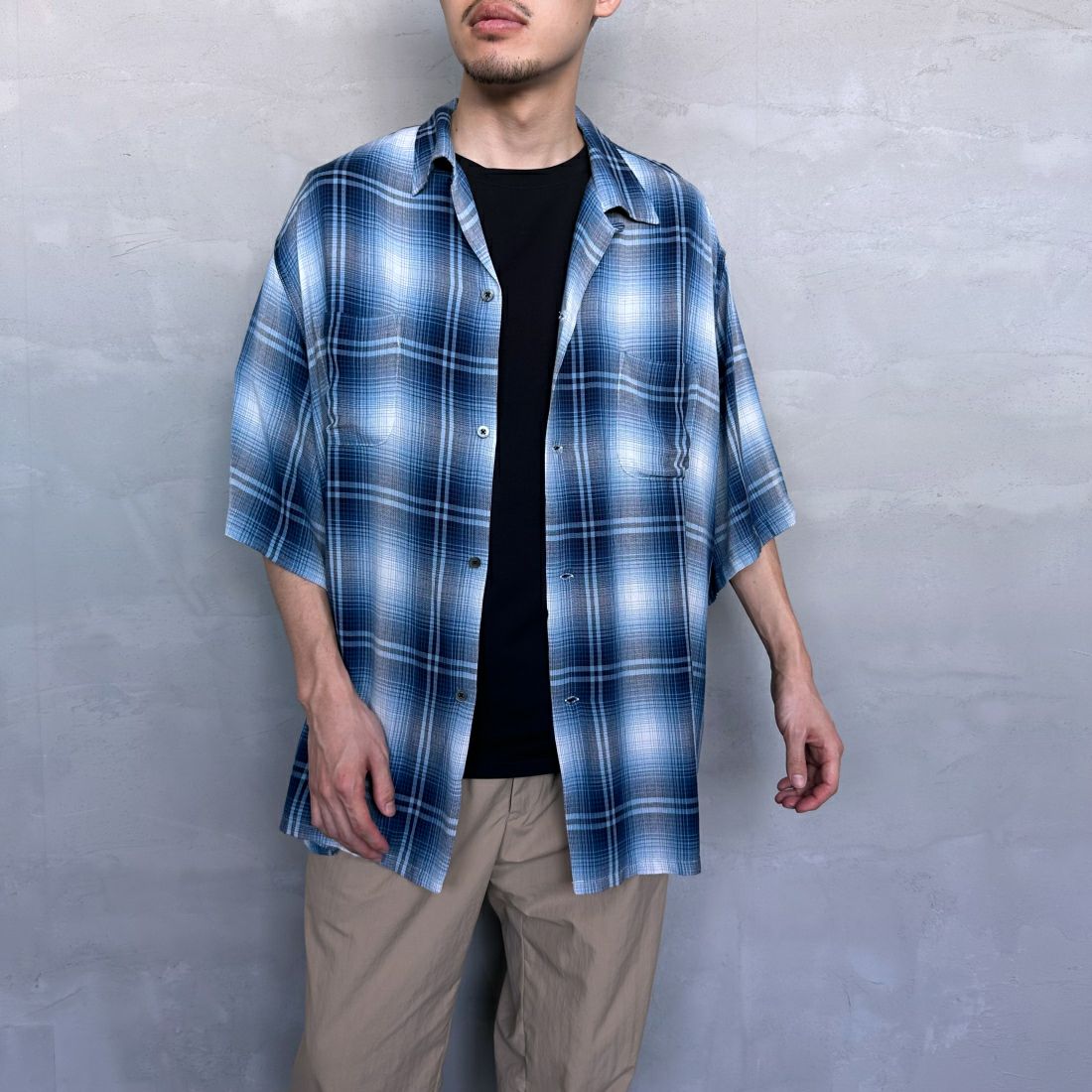 DAN RIVER [ダンリバー] 別注 レーヨンオープンカラーチェックシャツ [DR24S002-JF] BLUE &&モデル身長：168cm 着用サイズ：M&&