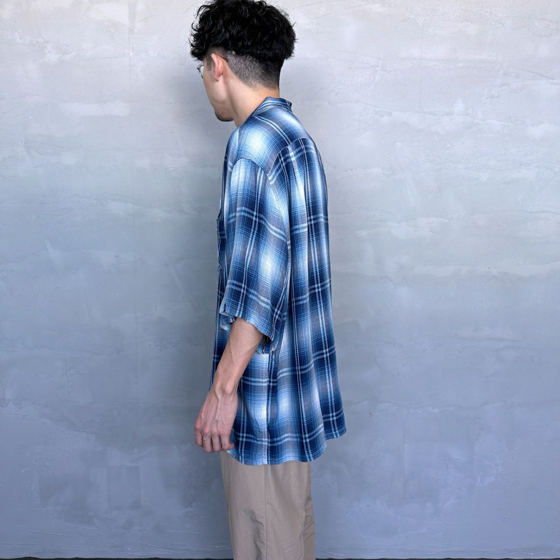 DAN RIVER [ダンリバー] 別注 レーヨンオープンカラーチェックシャツ [DR24S002-JF] BLUE &&モデル身長：168cm 着用サイズ：M&&
