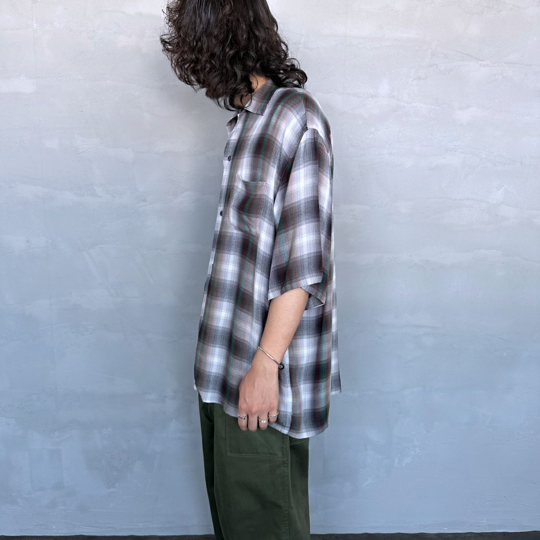 DAN RIVER [ダンリバー] 別注 レーヨンオープンカラーチェックシャツ [DR24S002-JF] BLK/BRN &&モデル身長：173cm 着用サイズ：M&&