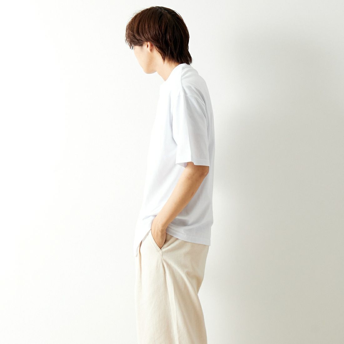 33Degrees [サーティースリーディグリーズ] 髭おじさんサガラ刺繍半袖Tシャツ [TDR-242-024] H WHITE &&モデル身長：179cm 着用サイズ：L&&