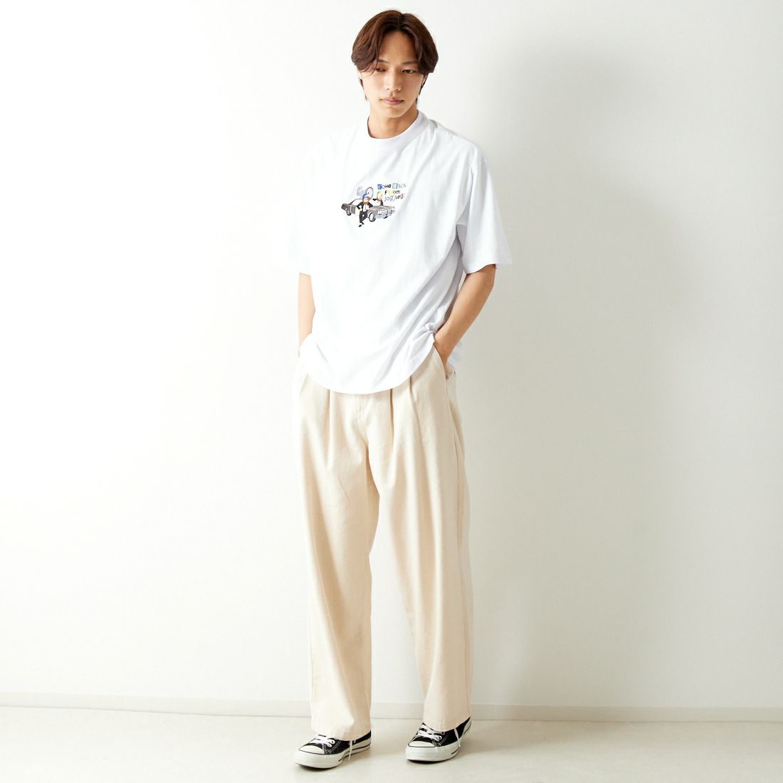 33Degrees [サーティースリーディグリーズ] 髭おじさんサガラ刺繍半袖Tシャツ [TDR-242-024] H WHITE &&モデル身長：179cm 着用サイズ：L&&