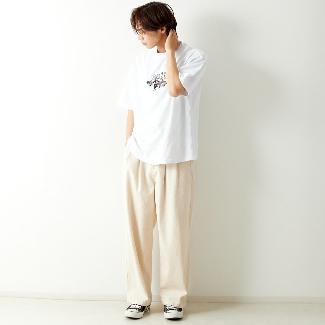 33Degrees [サーティースリーディグリーズ] 髭おじさんサガラ刺繍半袖Tシャツ [TDR-242-024] H WHITE &&モデル身長：179cm 着用サイズ：L&&